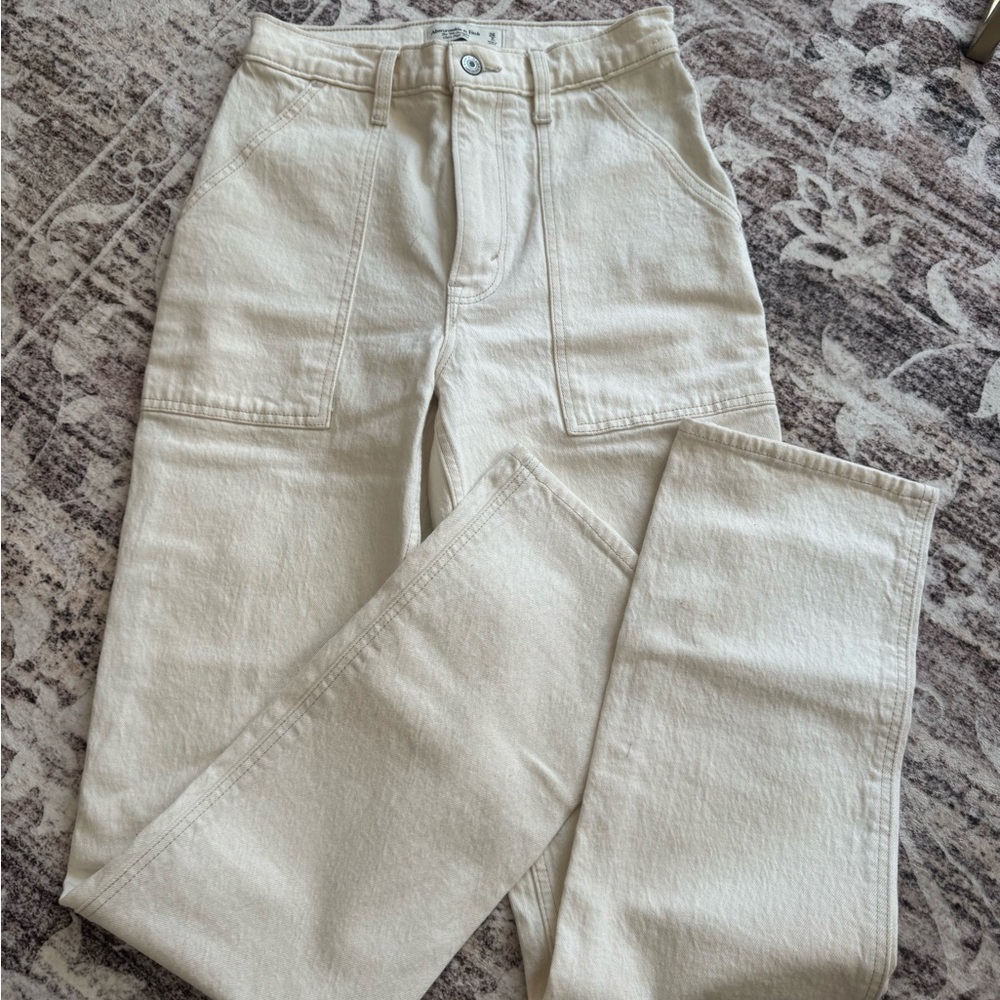Abercrombie & Fitch Off-White 90’s Straight Ultra High Rise